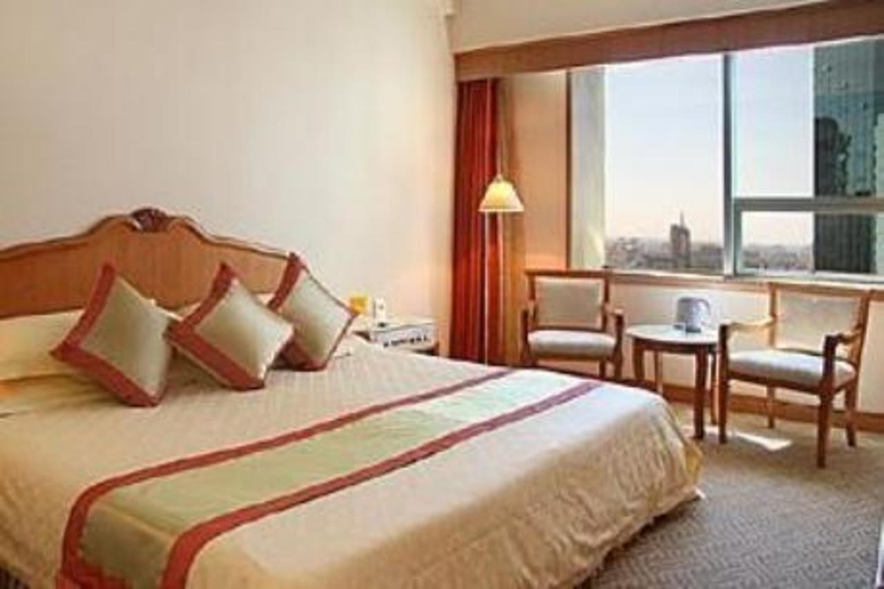 Green Land Hotel Kunming Exterior photo