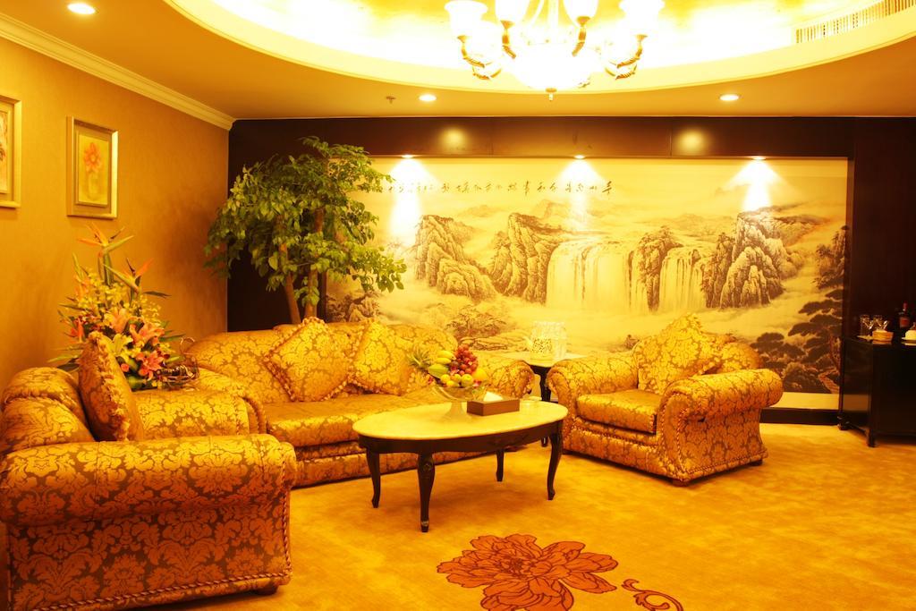 Green Land Hotel Kunming Exterior photo